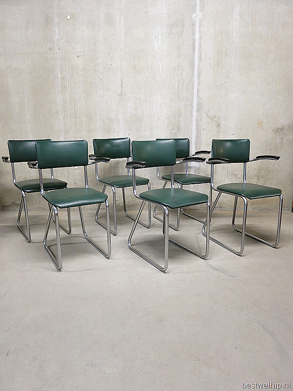 huisvrouw tuberculose fluweel Ahrend buisframe stoelen chairs industrial vintage design | Bestwelhip