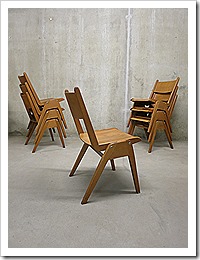 Partij vintage houten stapelstoelen stacking chairs Ronald Rainer style