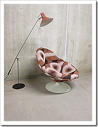 Vintage Artifort Globe chair & hocker F522 Pierre Paulin