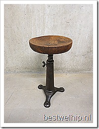 Vintage Singer atelierkruk stool Industrial collectors item