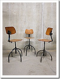 Stoere industriële atelierkrukken barkruk Atomic Industrial design stool