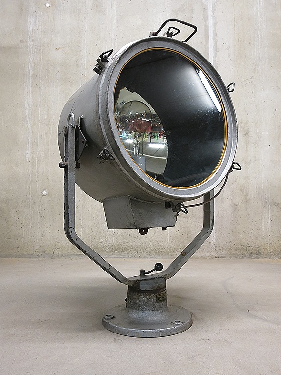 Aan het liegen Leeg de prullenbak In Vintage spot lamp industrieel design, Industrial vintage lamp | Bestwelhip