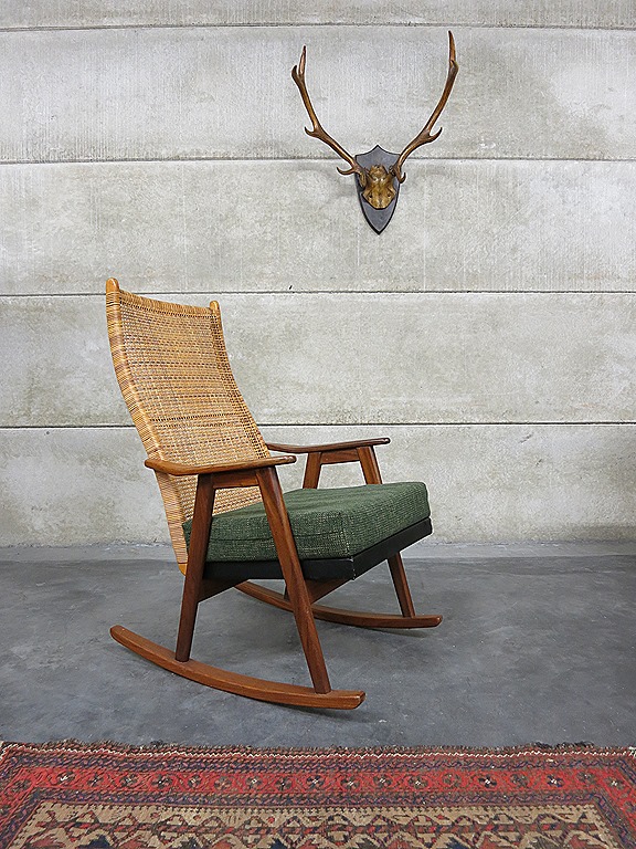 Begunstigde Golf geeuwen Muntendam mid century vintage design rocking chair, Muntendam vintage  schommelstoel | Bestwelhip