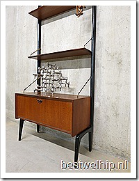 Webe wall unit wandsysteem wandmeubel boekenkast vintage design Louis van Teeffelen