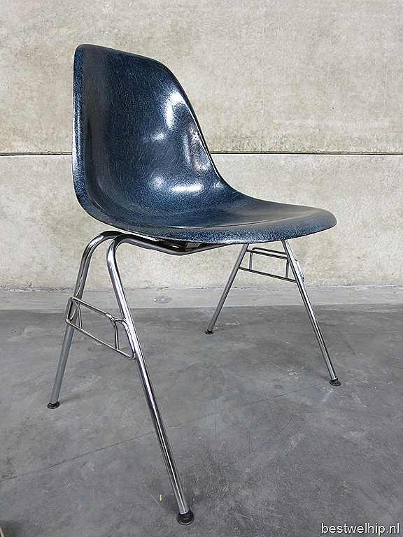 oppervlakkig Scheermes Noodlottig Vintage Eames Herman Miller eetkamer stoelen, fiberglass shell chairs Vitra  | Bestwelhip