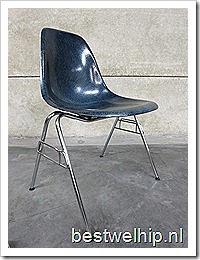 Vintage Eames Herman Miller eetkamer stoelen, fiberglass shell chairs Vitra