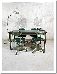 Vintage tafel & stoelen industrieel design