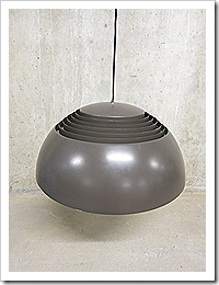 Arne Jacobson AJ Royal lamp, Louis Poulsen vintage design lamp industrieel