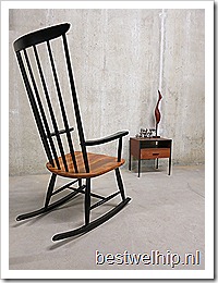 Houten vintage retro schommelstoel Tapiovaara stijl, vintage rocking chair Tapiovaara style mid century design