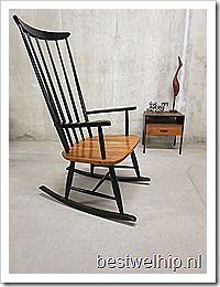 Houten vintage retro schommelstoel Tapiovaara stijl, vintage rocking chair Tapiovaara style mid century design