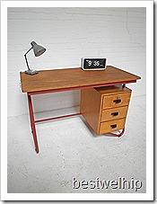 vintage design school bureau metalen buizen Bauhaus stijl.l, vintage desk industrial Bauhaus