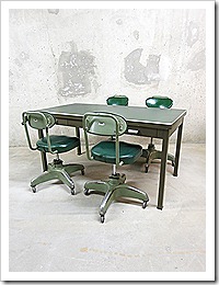 Vintage tafel & stoelen industrieel design