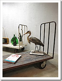 Authentieke vintage fabriekskar palletkar side table kast industrieel