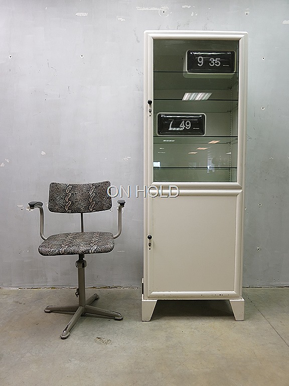 Vintage medicijnkast industrieel, Industrial cabinet |