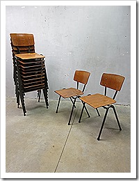 Vintage stapelstoelen industrieel schoolstoelen, vintage stacking chairs 