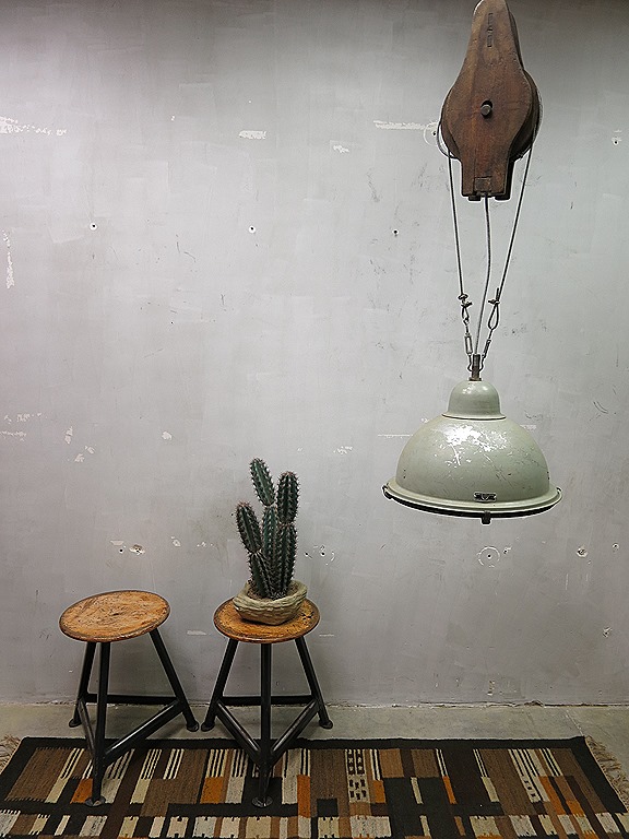 Industriële vintage design aan katrol, Industrial vintage lamp | Bestwelhip