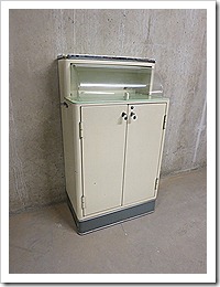 Vintage Apothecary cabinet industrial, vintage medicijnkast apothekerskast industrieel jaren 50 
