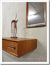 vintage deens spiegel en zwevend ladenkastje, vintage Danish mirror & cabinet