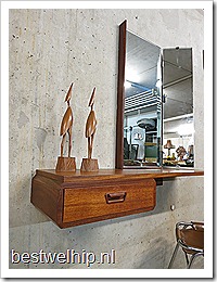 Zwevende Deense vintage kaptafel / danish make-up mirror cabinet storage Dyrlund