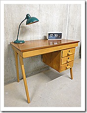 vintage houten schoolbureau bureau desk vintage industrial