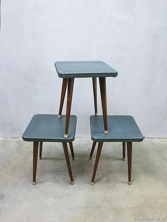 Moeras Atticus Afhankelijk Sixties vintage plant table stool, jaren 60 kruk bijzettafeltje  plantentafeltje vintage retro | Bestwelhip