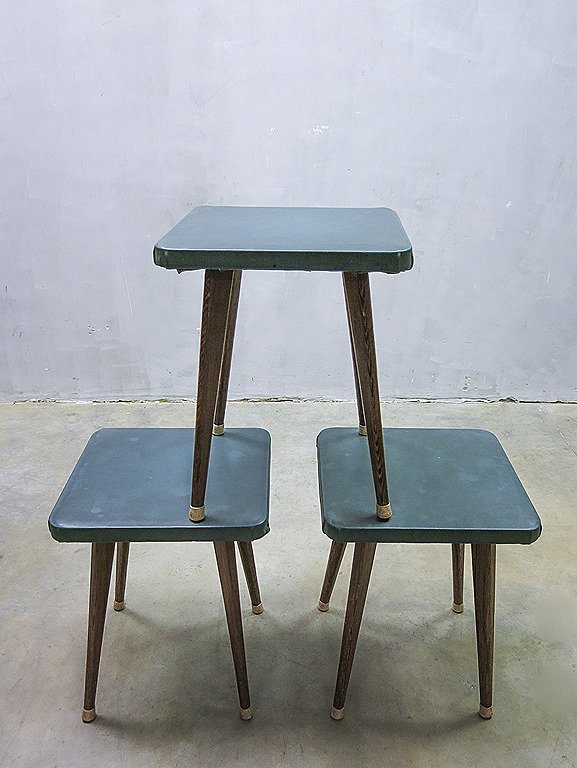 Moeras Atticus Afhankelijk Sixties vintage plant table stool, jaren 60 kruk bijzettafeltje  plantentafeltje vintage retro | Bestwelhip