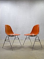 Original Eames Herman Miller eetkamer stoelen, fiberglass shell chairs Vitra