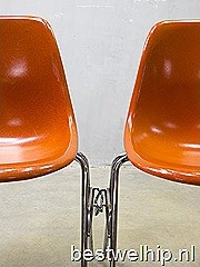 Original Eames Herman Miller eetkamer stoelen, fiberglass shell chairs Vitra