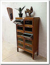 Mid century design cabinet Industrial, vintage ladenkast klepkast industrieel loft 
