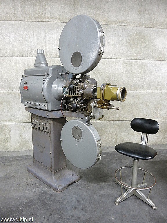 Internationale Onverenigbaar Verrassend genoeg Vintage filmprojector Bauer B12, Original cinema projector | Bestwelhip